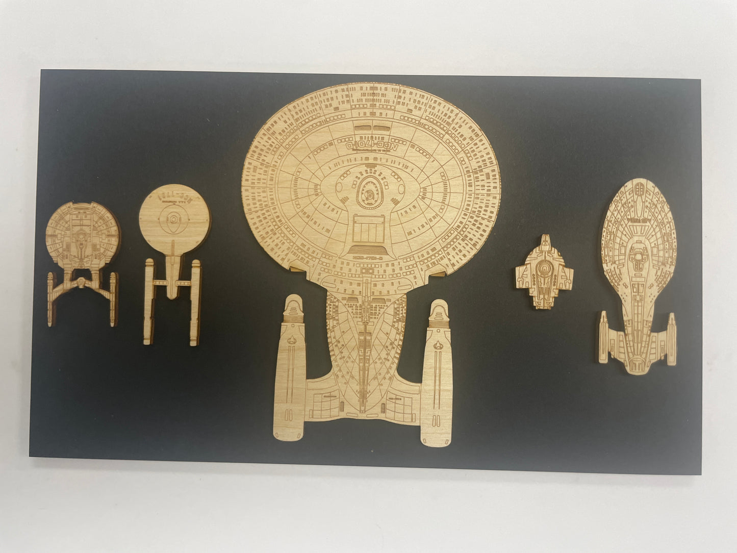 Hero Starship Mini Model - Classic Trek